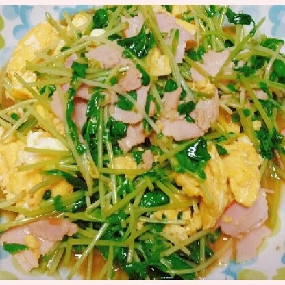 エリンギがなかったので、豆苗·卵·ハムだけで☆
簡単においしくできました(*^^*)